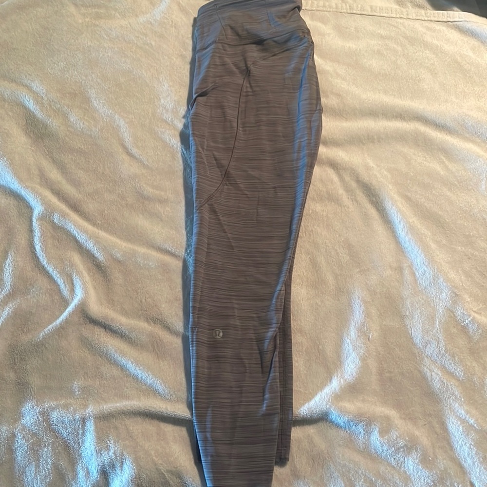 Lululemon 21 Size 6 legging - Great condition